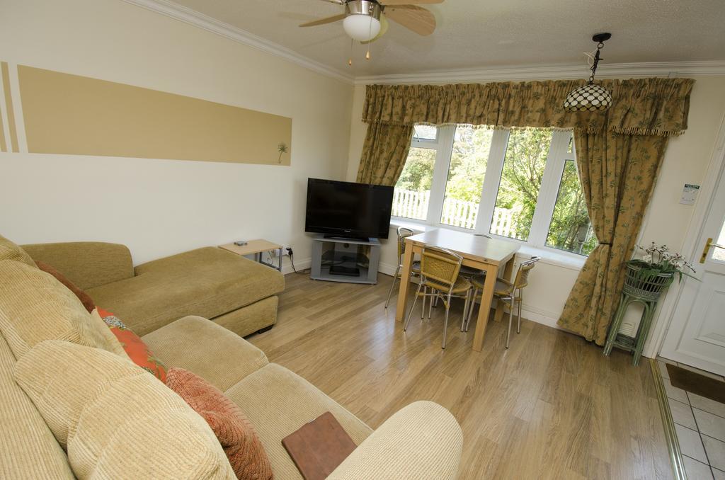 Watermouth Lodges 伊尔弗勒科姆 客房 照片